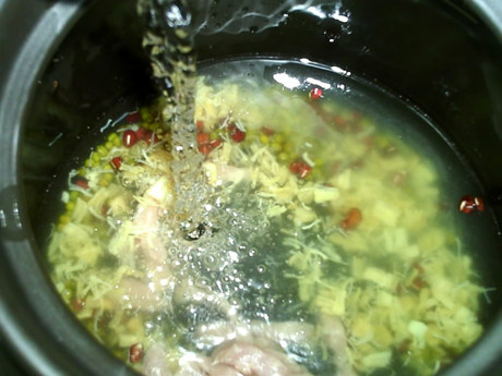 红绿豆瑶柱瘦肉汤步骤6