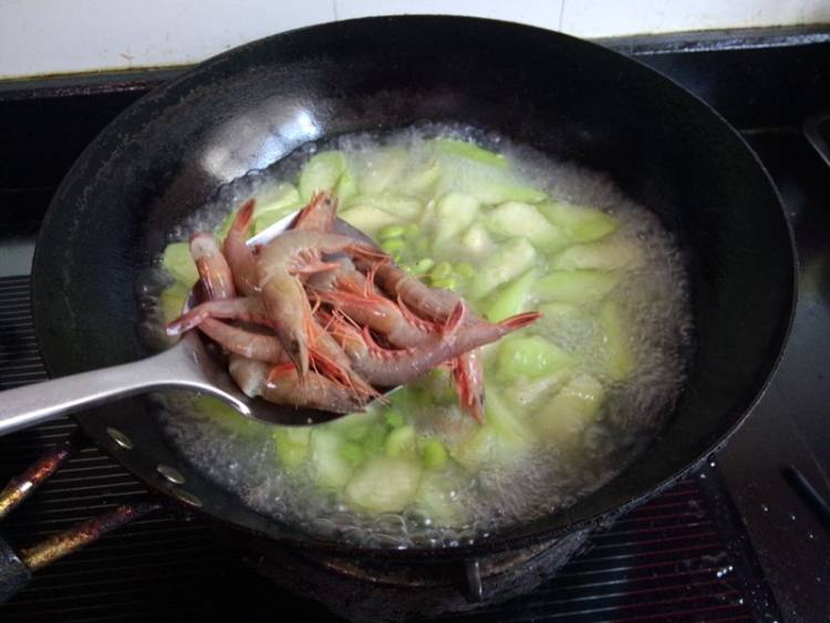 金钩虾毛豆丝瓜汤步骤9
