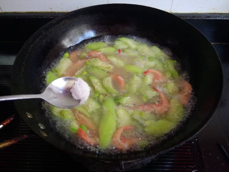 金钩虾毛豆丝瓜汤步骤11