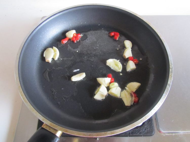 老干妈烧茄子步骤3