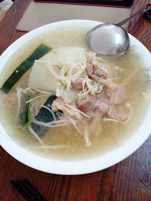 冬瓜金针菇肉片汤步骤6