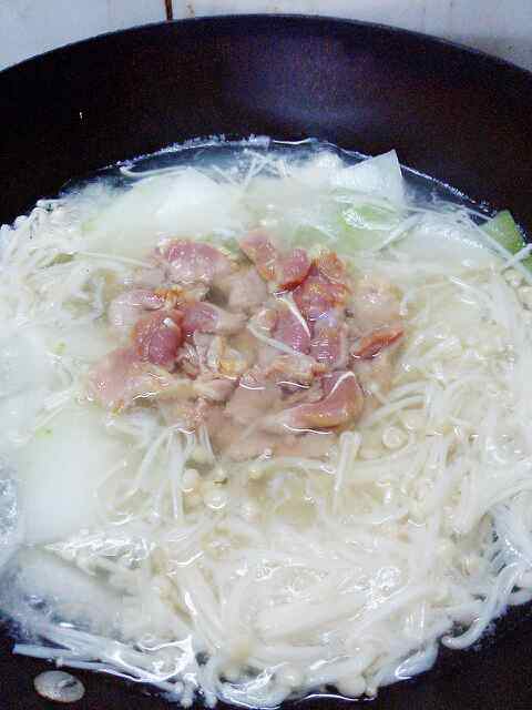 冬瓜金针菇肉片汤步骤4
