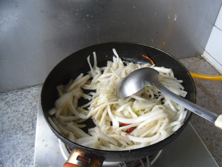 醋熘白菜步骤7