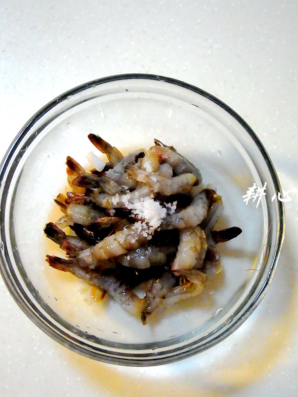 鲜虾菱角汤步骤2