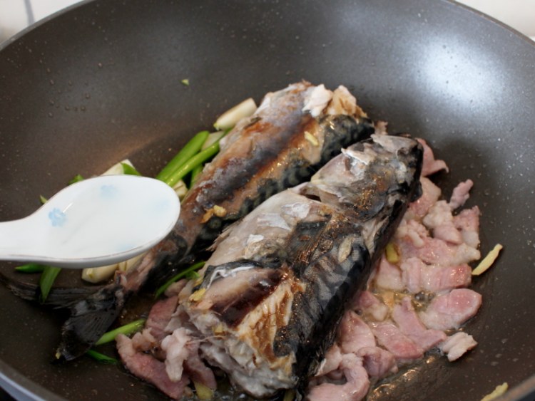 土豆炖鲭鱼步骤6