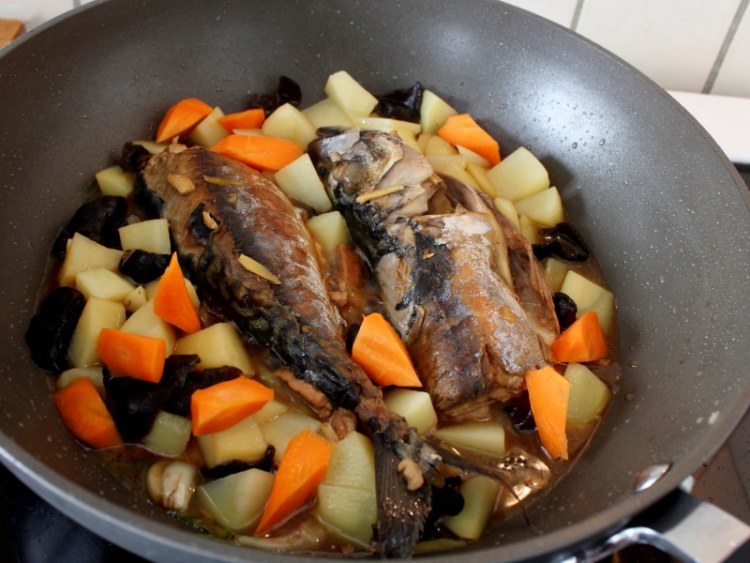 土豆炖鲭鱼步骤9