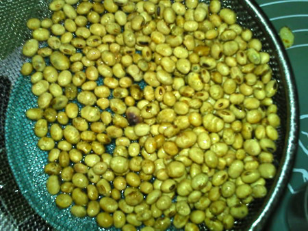 黑芝麻核桃豆浆步骤2