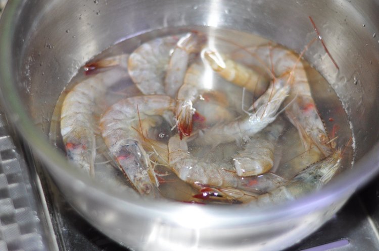 芒果虾仁沙拉步骤1