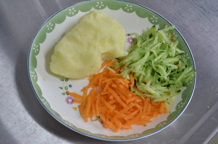 土豆泥苦瓜圈步骤2