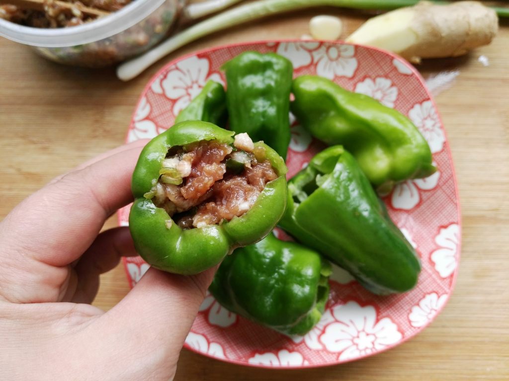 红烧青椒灌肉步骤3