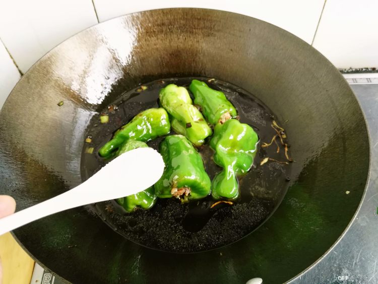 红烧青椒灌肉步骤8