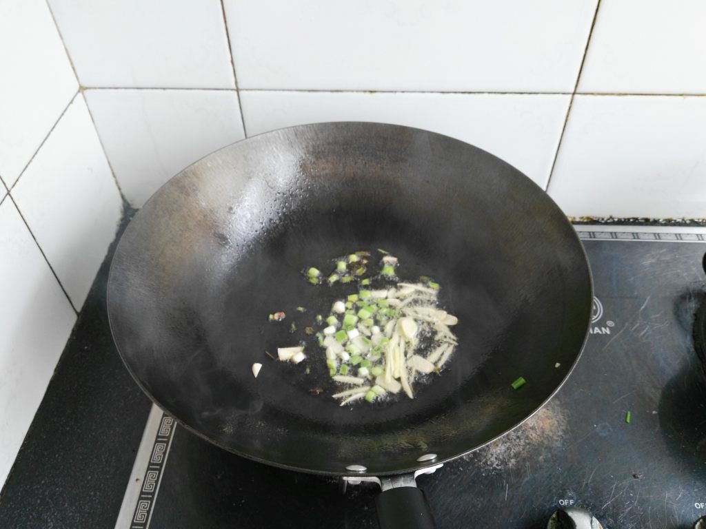 红烧青椒灌肉步骤4