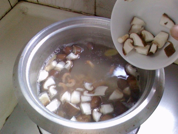 香菇豆腐汤步骤4