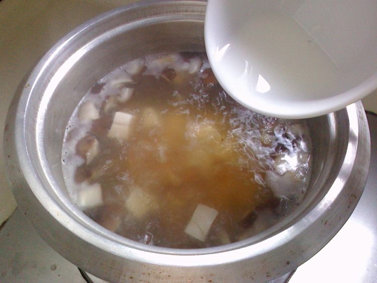 香菇豆腐汤步骤5