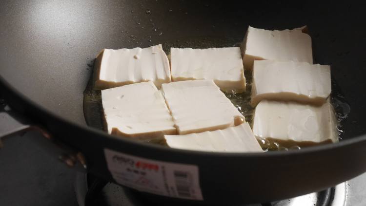 香煎脆皮豆腐步骤4