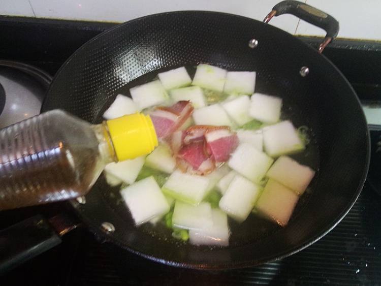 腊肉毛豆子冬瓜汤步骤7