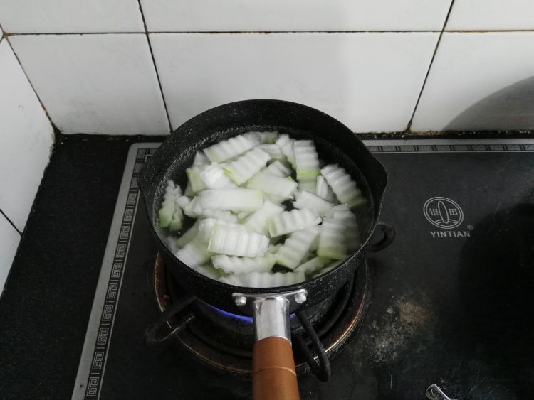 番茄炒冬瓜步骤3