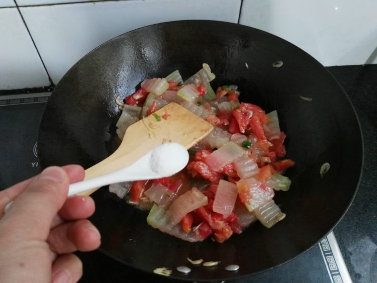 番茄炒冬瓜步骤7