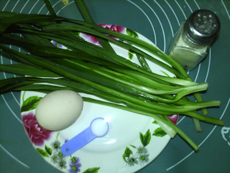 亚麻籽油韭菜蛋饼步骤1