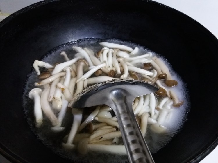 蘑菇素什锦步骤3