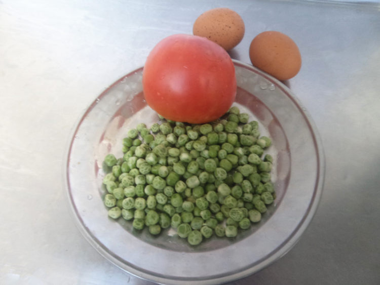 番茄鸡蛋烩豌豆#多效步骤1