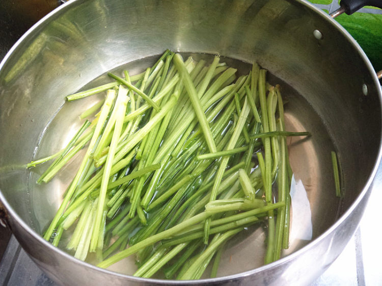 菠菜茎拌双丝#多效护步骤6