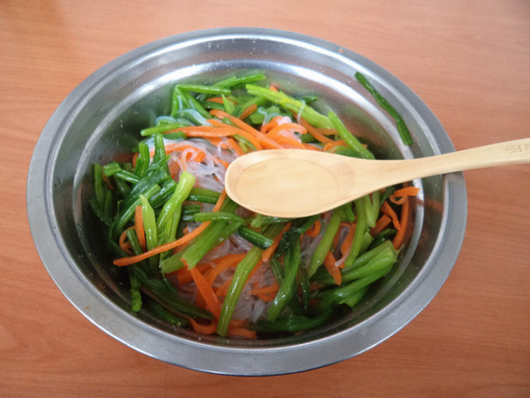 菠菜茎拌双丝#多效护步骤10