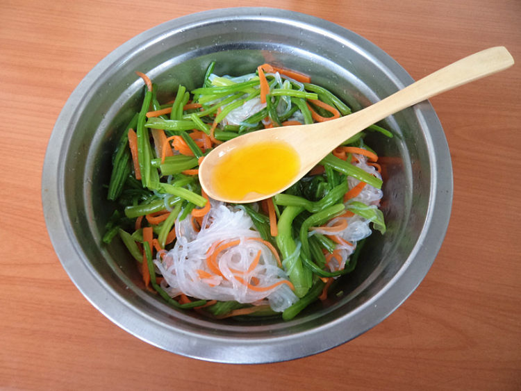 菠菜茎拌双丝#多效护步骤11