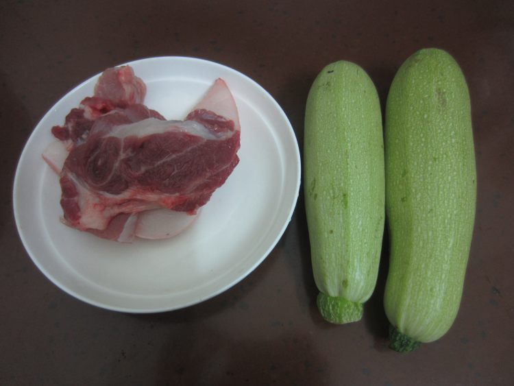 西葫芦酿肉步骤1