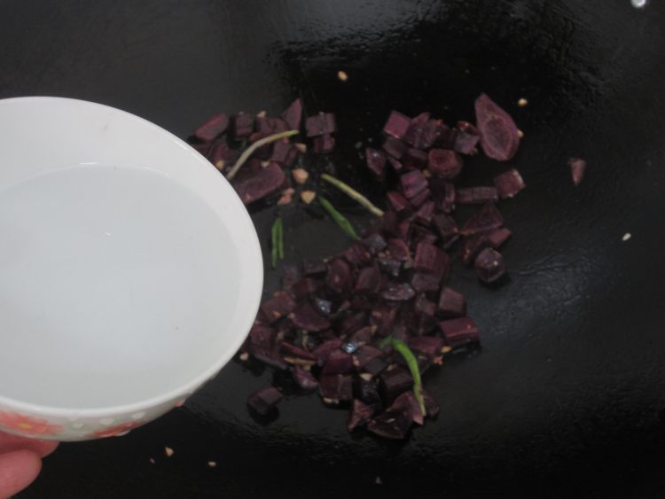 紫薯炒玉米步骤7