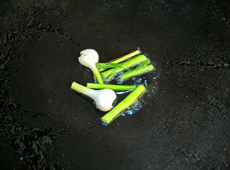 蒜香焖南瓜步骤2