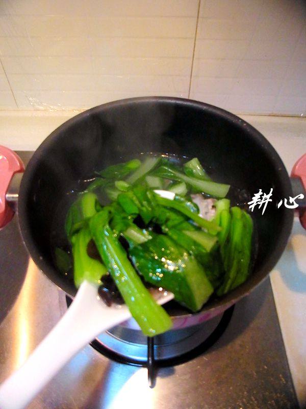 小唐菜木耳汤步骤7