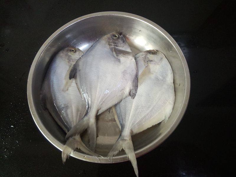 清蒸白鲳步骤1