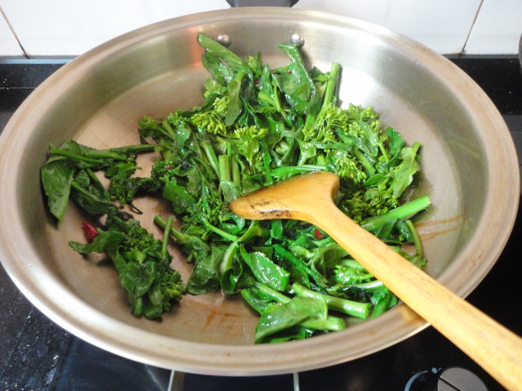 炝炒油菜苔步骤4