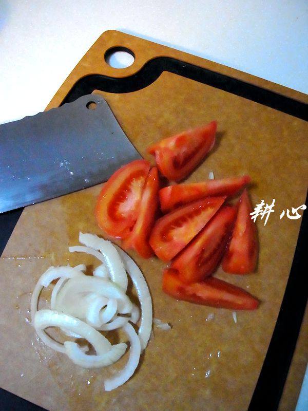 洋葱番茄木耳汤步骤2