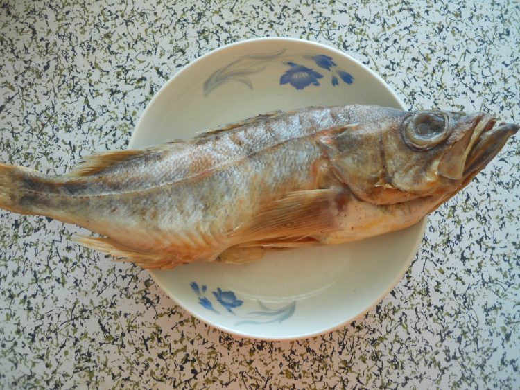 家常炖红鱼步骤1