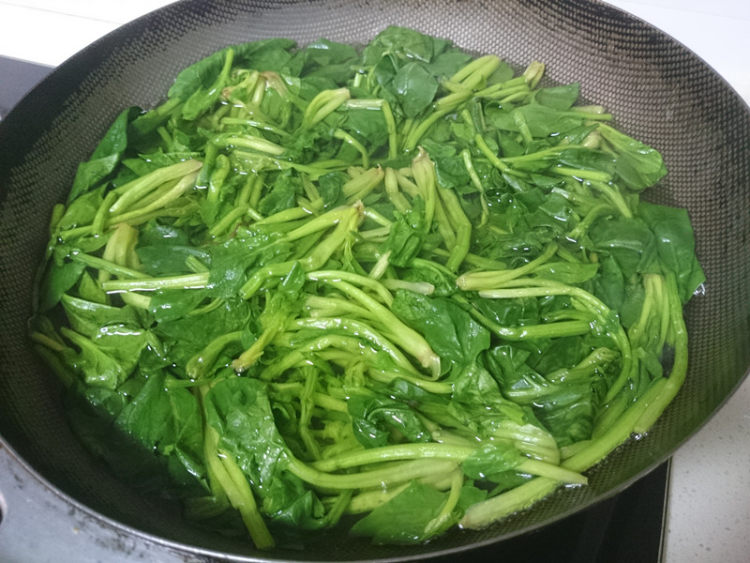 虾皮粉丝拌菠菜步骤4