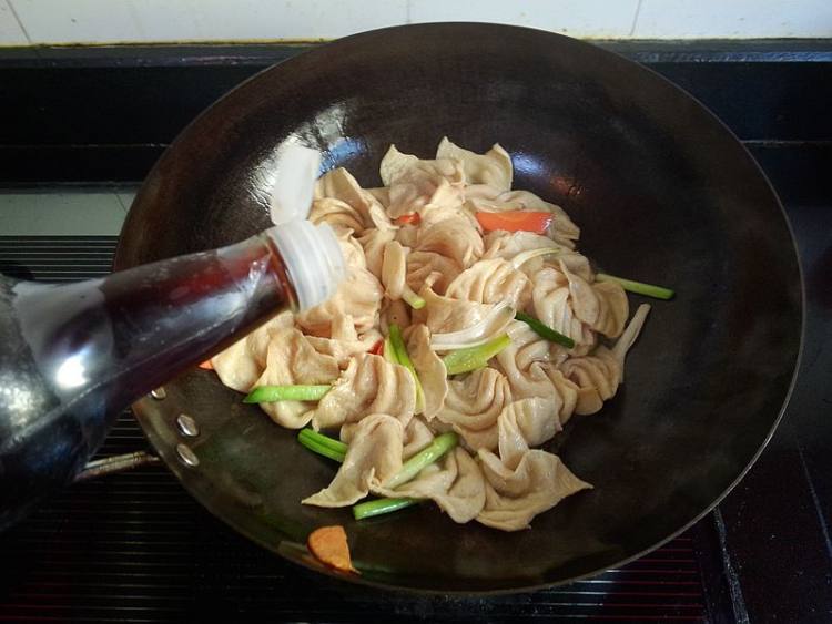 青蒜炒豆皮步骤8