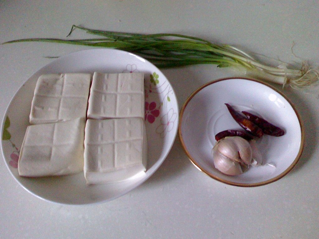 白灼豆腐步骤1