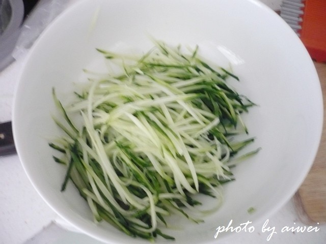 炝拌黑豆豆腐丝步骤3