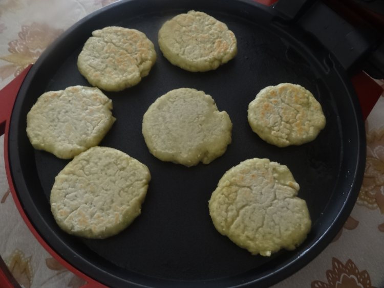 毛豆豆渣饼步骤9