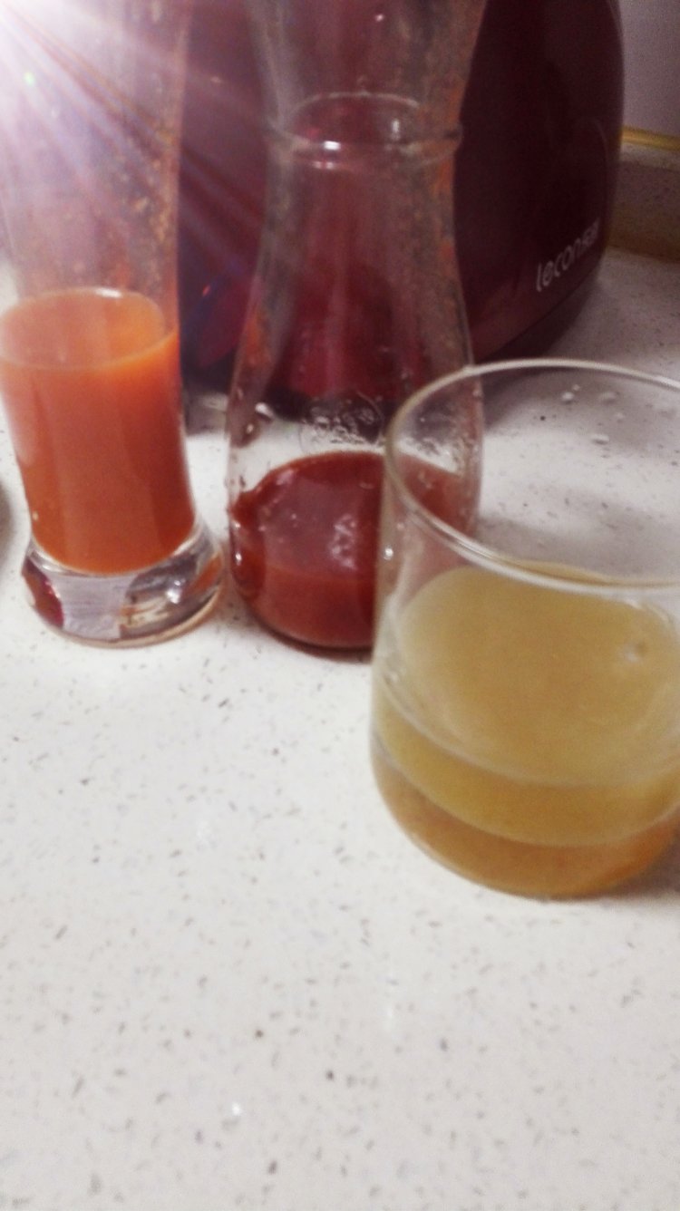 胡萝卜香梨圣女果汁步骤4
