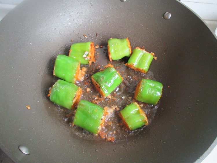豆腐香菇酿青椒步骤10