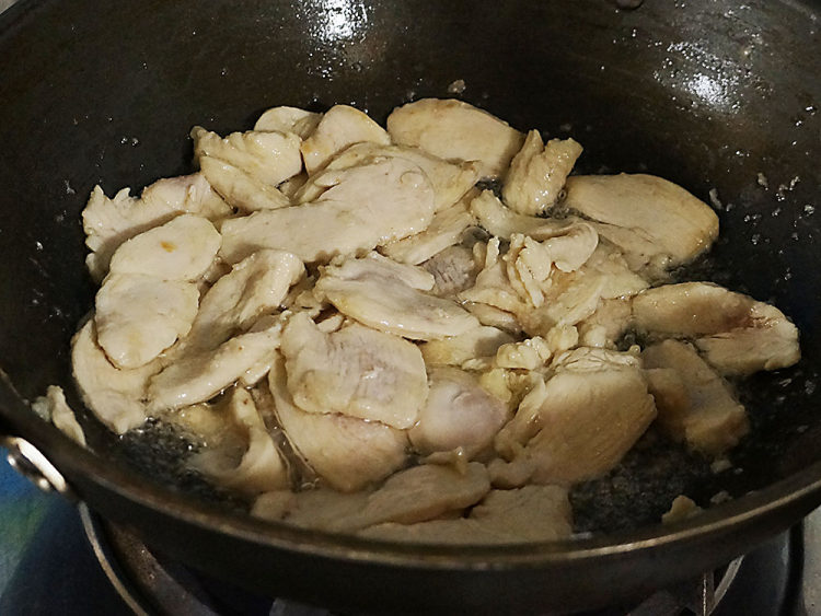 番茄沙司鸡肉片步骤3