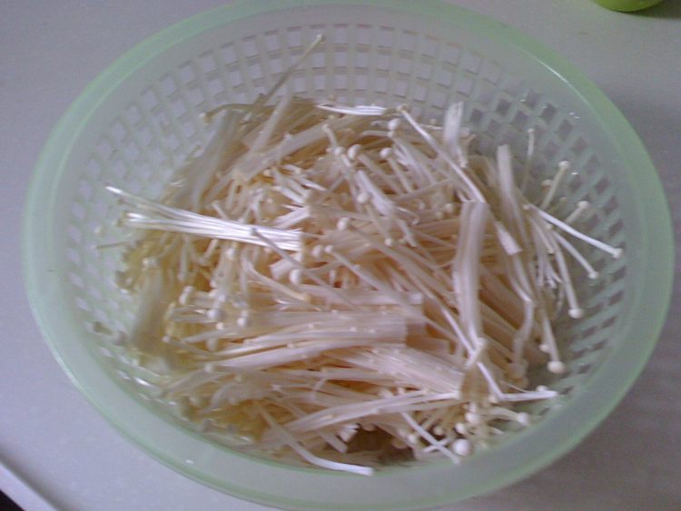 热拌银针菇步骤1