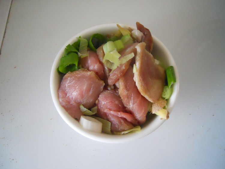 青椒榛蘑炒肉片步骤3