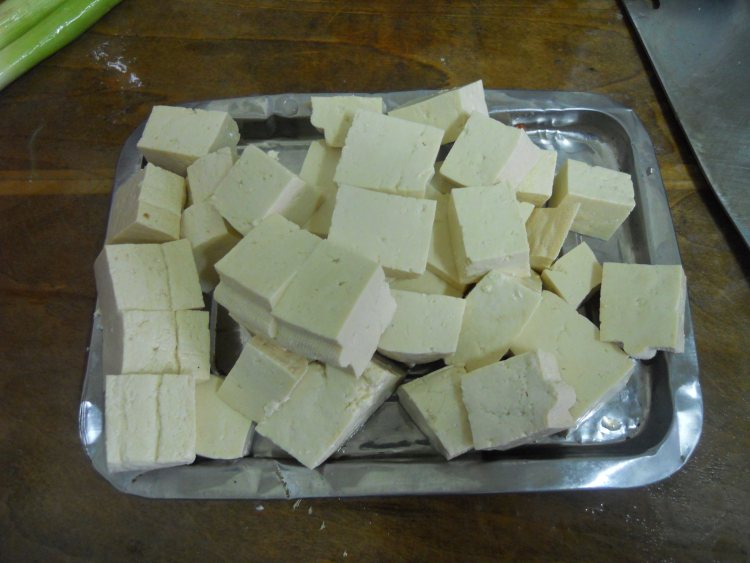 家常葱烧豆腐步骤2
