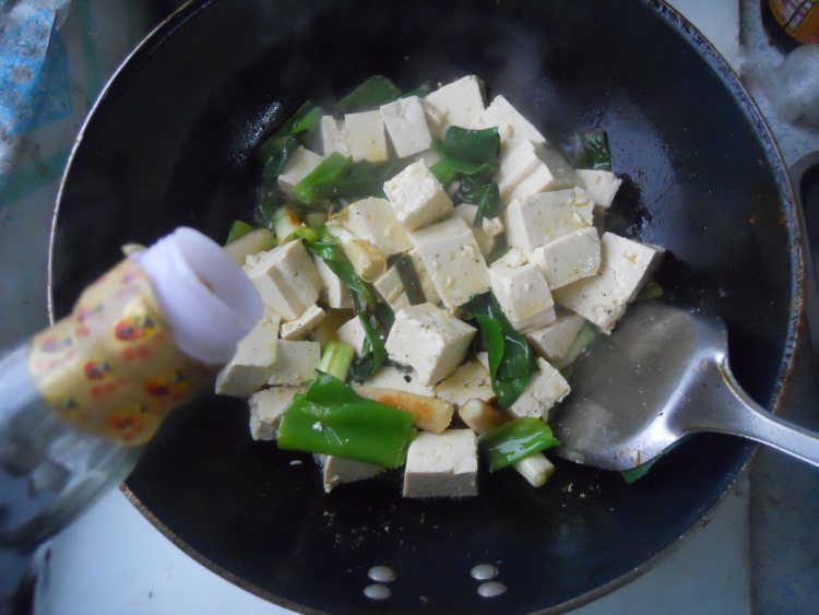 家常葱烧豆腐步骤6