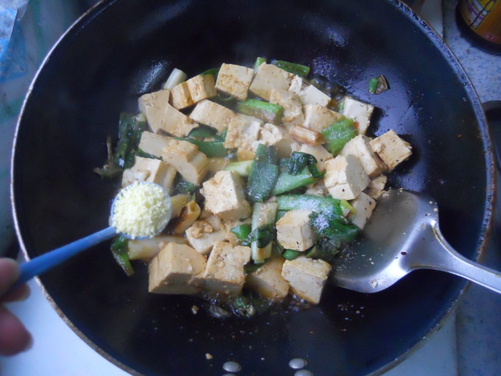家常葱烧豆腐步骤9