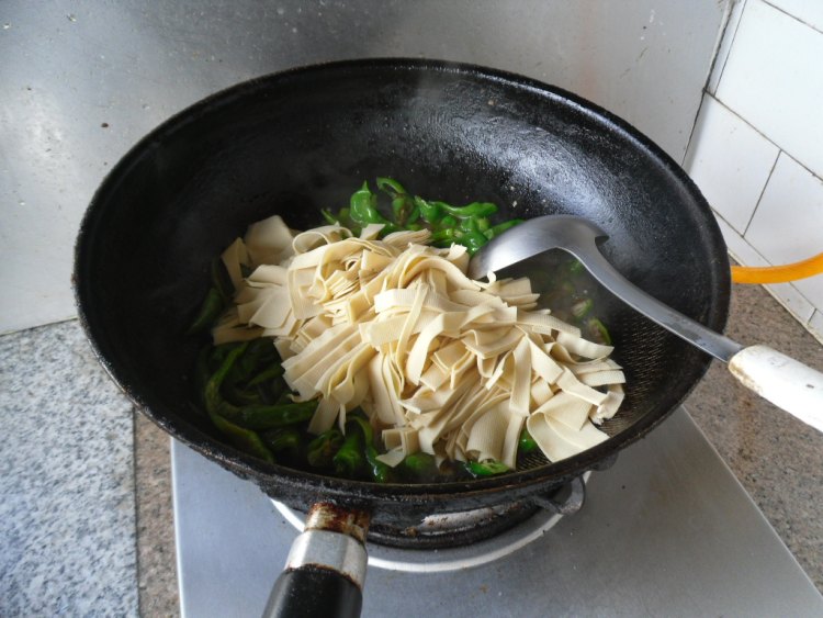 小辣椒烧豆皮步骤8